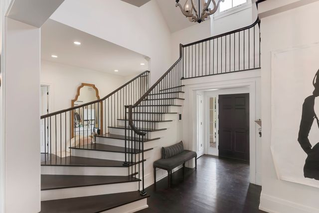2 Bridleway Trl, Nashville, TN 37215