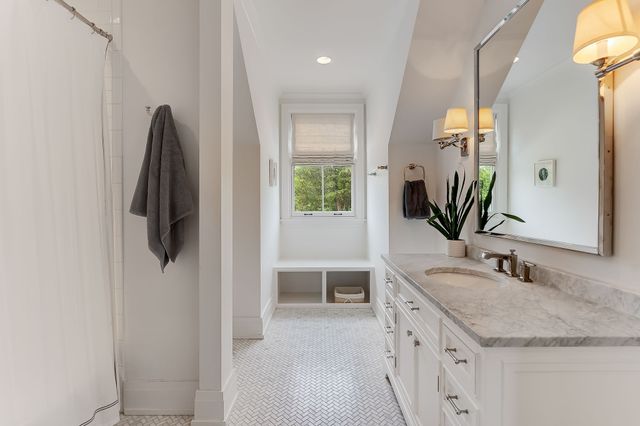2 Bridleway Trl, Nashville, TN 37215