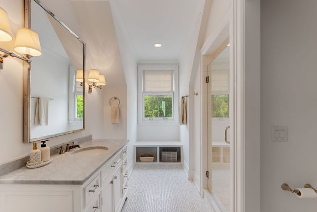 2 Bridleway Trl, Nashville, TN 37215