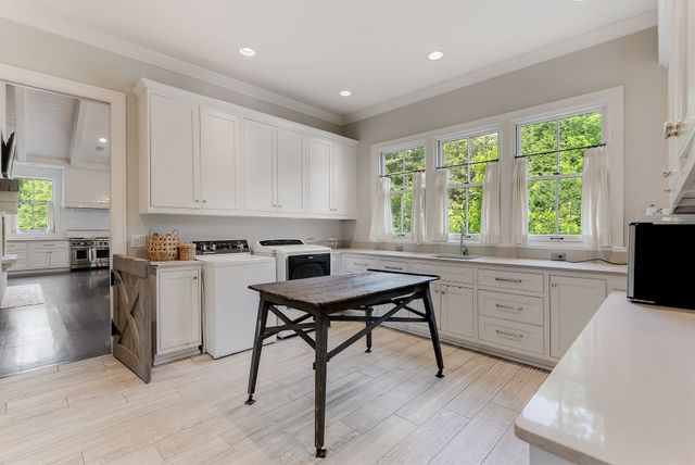 2 Bridleway Trl, Nashville, TN 37215