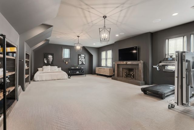 2 Bridleway Trl, Nashville, TN 37215