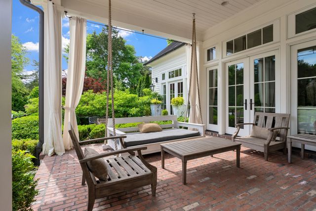 2 Bridleway Trl, Nashville, TN 37215
