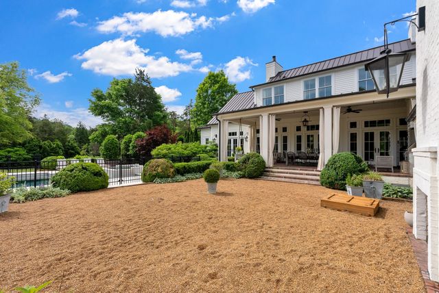 2 Bridleway Trl, Nashville, TN 37215