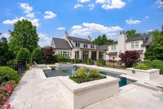 2 Bridleway Trl, Nashville, TN 37215