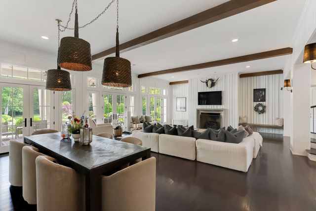 2 Bridleway Trl, Nashville, TN 37215