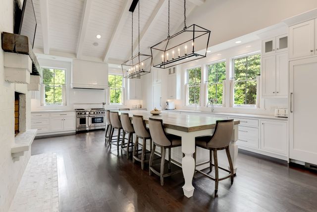 2 Bridleway Trl, Nashville, TN 37215