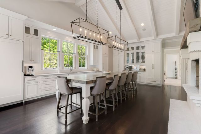 2 Bridleway Trl, Nashville, TN 37215
