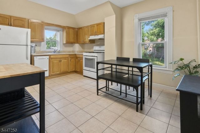 12 Dey St, Montclair Twp., NJ 07042