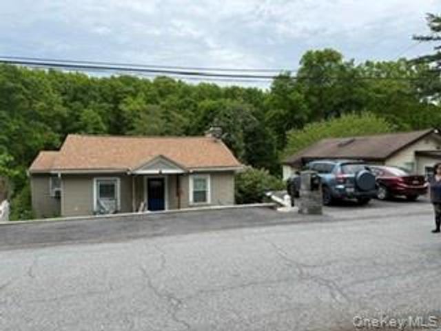 16 Willowbrook Heights, Wappingers Falls, NY 12603