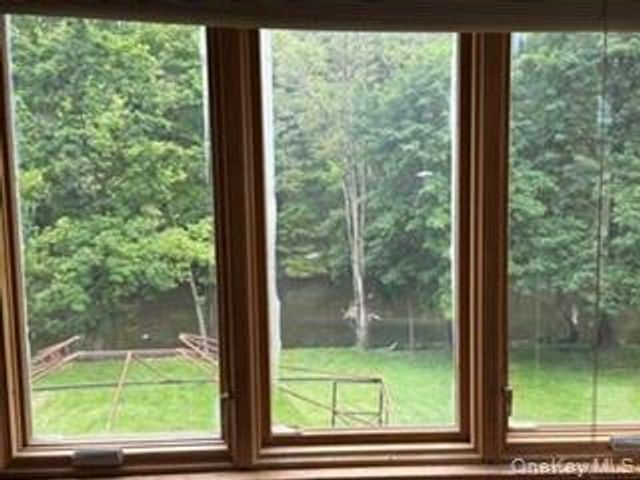 16 Willowbrook Heights, Wappingers Falls, NY 12603