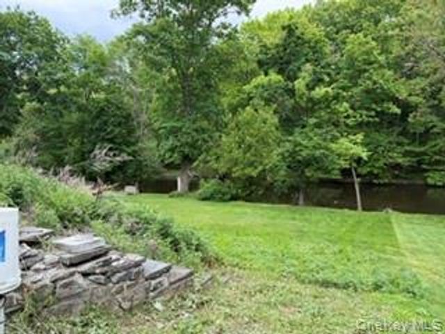 16 Willowbrook Heights, Wappingers Falls, NY 12603