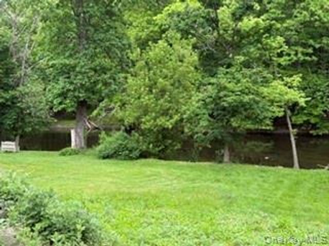 16 Willowbrook Heights, Wappingers Falls, NY 12603