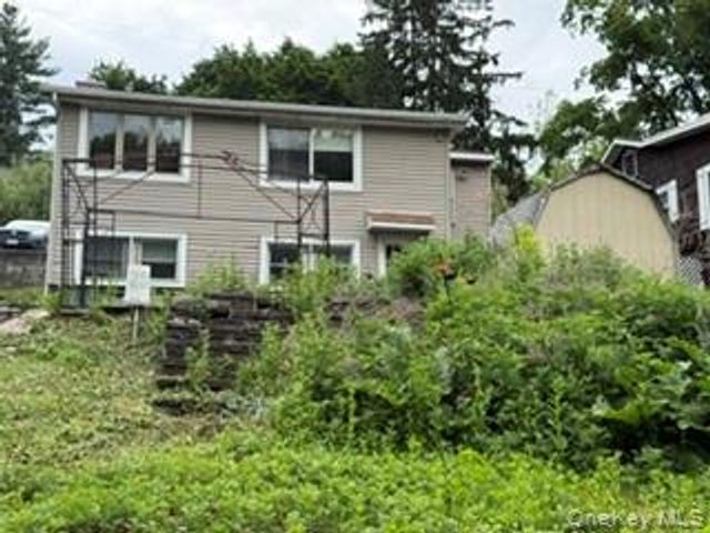 16 Willowbrook Heights, Wappingers Falls, NY 12603
