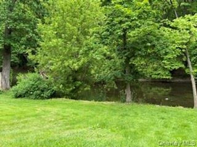 16 Willowbrook Heights, Wappingers Falls, NY 12603
