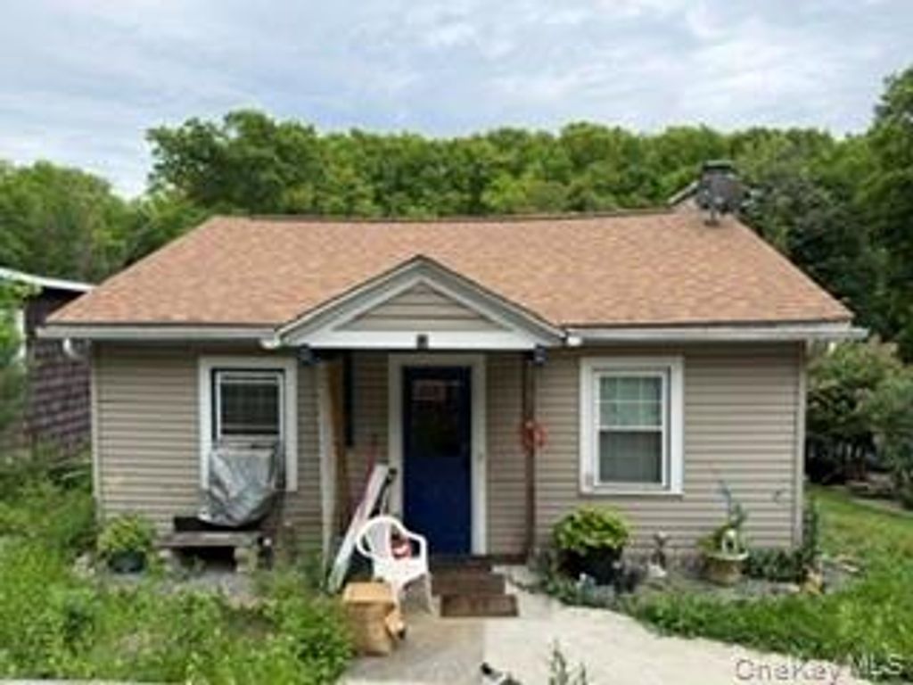 16 Willowbrook Heights, Wappingers Falls, NY 12603