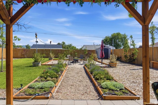 756 E CARNATION DR, Sandy, UT 84094