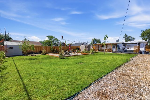 756 E CARNATION DR, Sandy, UT 84094