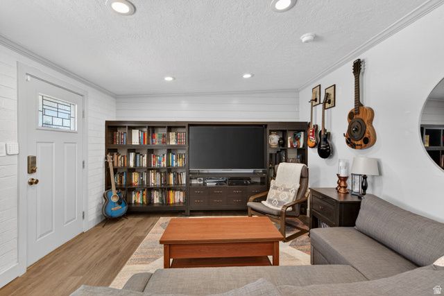 756 E CARNATION DR, Sandy, UT 84094