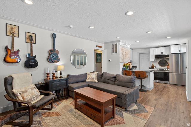 756 E CARNATION DR, Sandy, UT 84094