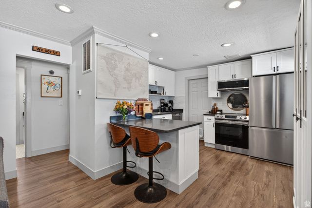 756 E CARNATION DR, Sandy, UT 84094