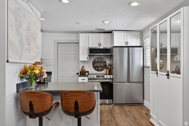 756 E CARNATION DR, Sandy, UT 84094