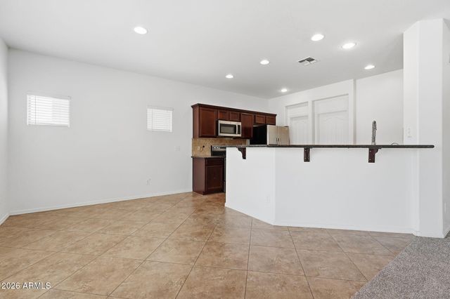 27989 N MUSCOVITE Drive, San Tan Valley, AZ 85143