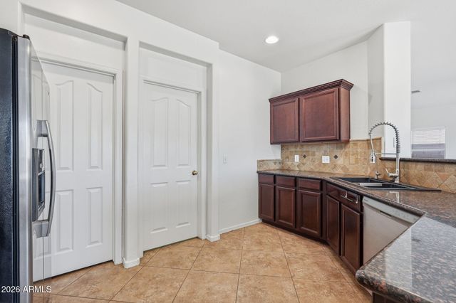 27989 N MUSCOVITE Drive, San Tan Valley, AZ 85143