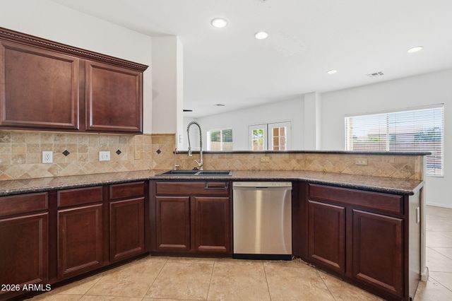 27989 N MUSCOVITE Drive, San Tan Valley, AZ 85143
