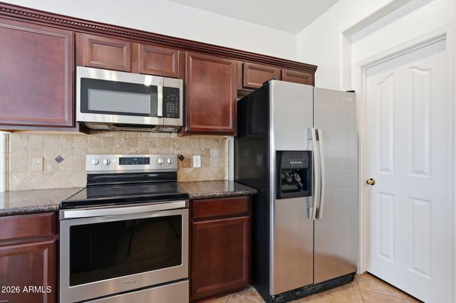 27989 N MUSCOVITE Drive, San Tan Valley, AZ 85143