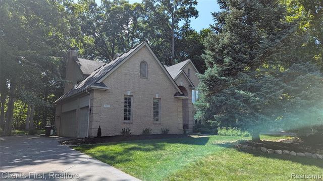 19691 Windridge Drive, Northville, MI 48167