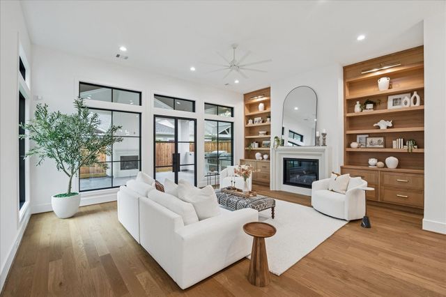 867 W 42nd Street, Houston, TX 77018