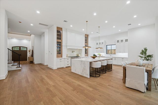 867 W 42nd Street, Houston, TX 77018