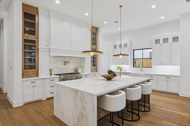 867 W 42nd Street, Houston, TX 77018