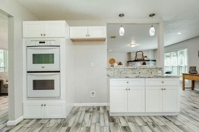 54 Forest Court, Lake Jackson, TX 77566