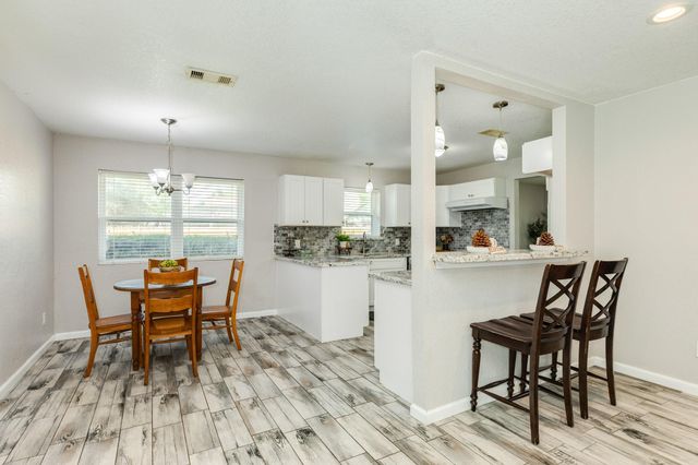 54 Forest Court, Lake Jackson, TX 77566