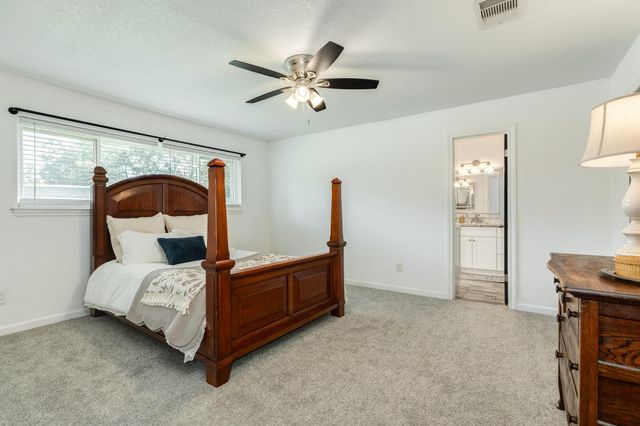 54 Forest Court, Lake Jackson, TX 77566