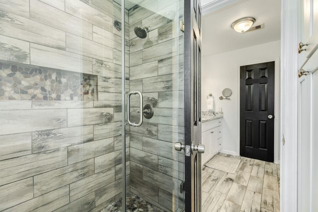 54 Forest Court, Lake Jackson, TX 77566