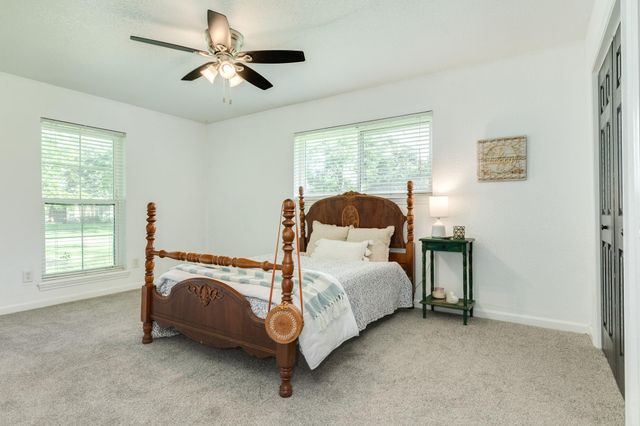 54 Forest Court, Lake Jackson, TX 77566