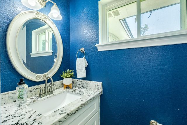 54 Forest Court, Lake Jackson, TX 77566