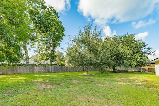 54 Forest Court, Lake Jackson, TX 77566