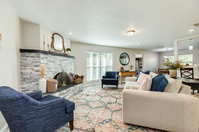 54 Forest Court, Lake Jackson, TX 77566