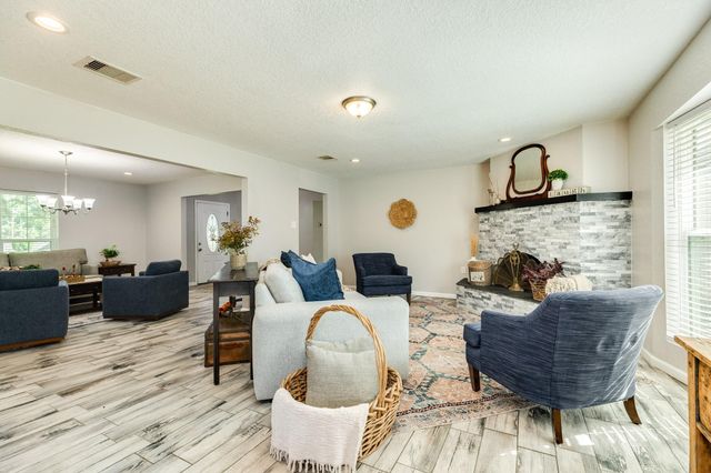 54 Forest Court, Lake Jackson, TX 77566