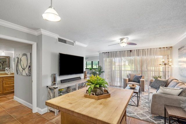 501 Greensward Lane 101-C, Delray Beach, FL 33445