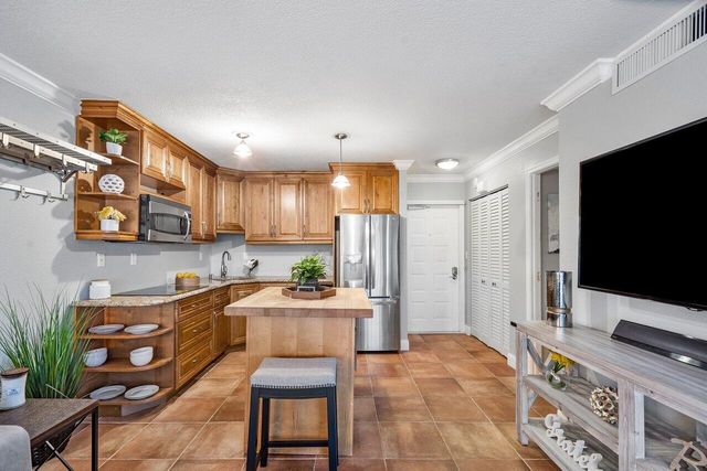 501 Greensward Lane 101-C, Delray Beach, FL 33445