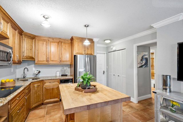 501 Greensward Lane 101-C, Delray Beach, FL 33445