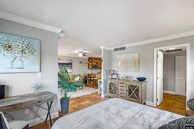 501 Greensward Lane 101-C, Delray Beach, FL 33445