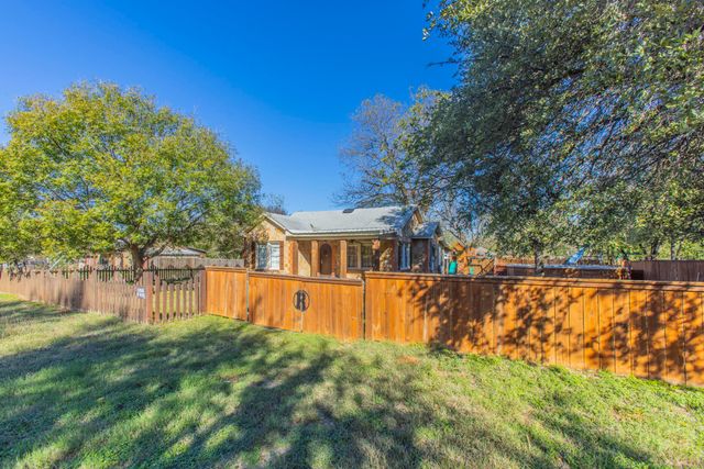 2200 Montrose Street, Bellmead, TX 76705