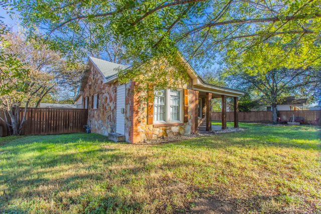2200 Montrose Street, Bellmead, TX 76705