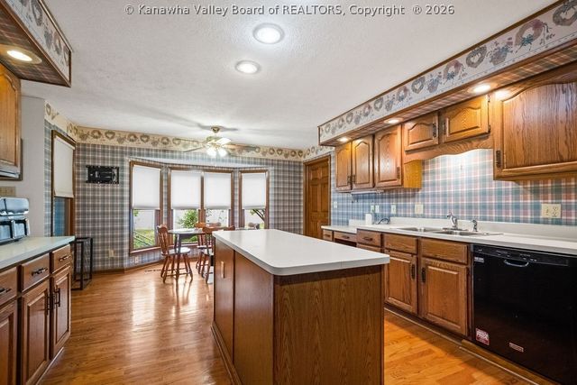 112 Willowood Circle, Hurricane, WV 25526