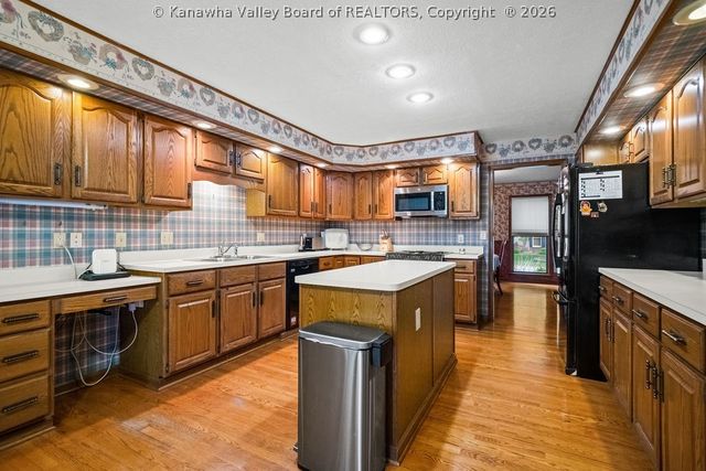 112 Willowood Circle, Hurricane, WV 25526